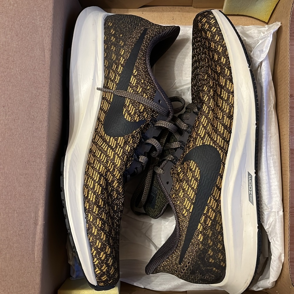 Nike Air Zoom Pegasus 35, blue & yellow, size 9.5